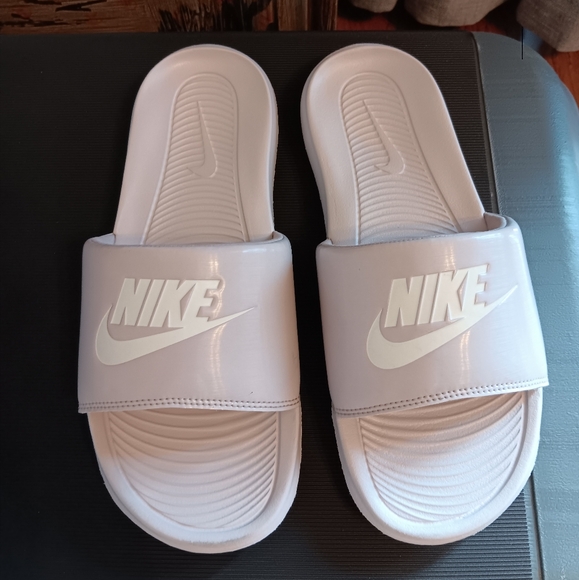 Nike Slides For Women - Picture 1 of 3